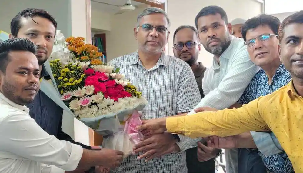 Employees of Modern Erection Limited (MEL Group) congratulating Engr. Bayzid Ghani on his promotion to Managing Director (MD)